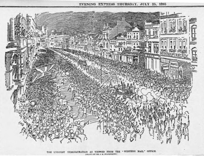 Schwarze und weiße Zeichnung einer Menge, die zwischen Gebäuden eine Straße entlanggeht, mit Text oben und unten, der "Die Unionistendemonstration aus der Sicht der Western Mail Office" lautet.
