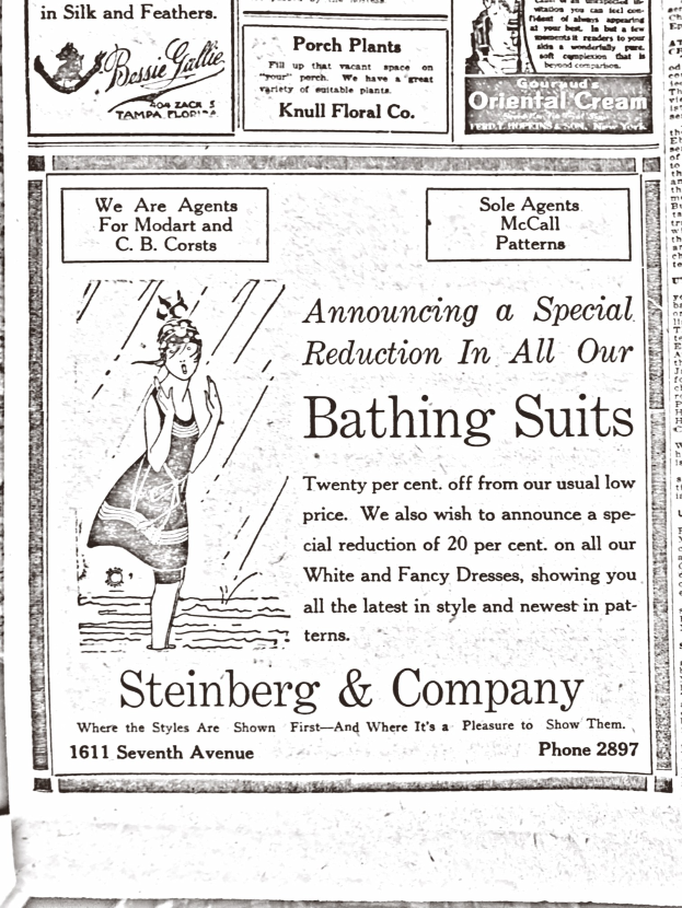 Eine Frau in einem weißen hochgeschlossenen, langärmligen Kleid mit ihrem Haar in einem Knoten, die zentral in einer Werbung für Steinberg & Company's Badesachen steht, umgeben von Text.