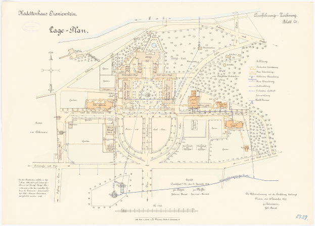 Ein detaillierter Stadtplan von Köln, Deutschland, mit einer Zeichnung eines Gebäudes auf einem Blatt Papier, einschließlich Text über die Geschichte, Kultur und Sehenswürdigkeiten der Stadt.