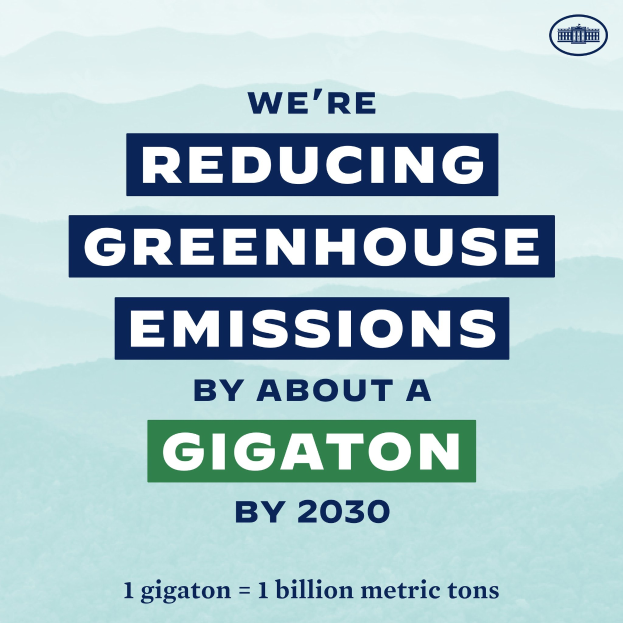 Plakat mit der Aufschrift "Wir reduzieren die Treibhausgasemissionen um etwa eine Gigatonne bis 2030" mit Logo, das für eine signifikante Reduzierung der Treibhausgasemissionen bis 2030 wirbt.