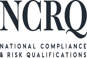 Weißer Hintergrund mit zentriertem Text "National Compliance & Risk Qualifications" in fetter schwarzer Schrift, umgeben von einem dünnen schwarzen Rand.