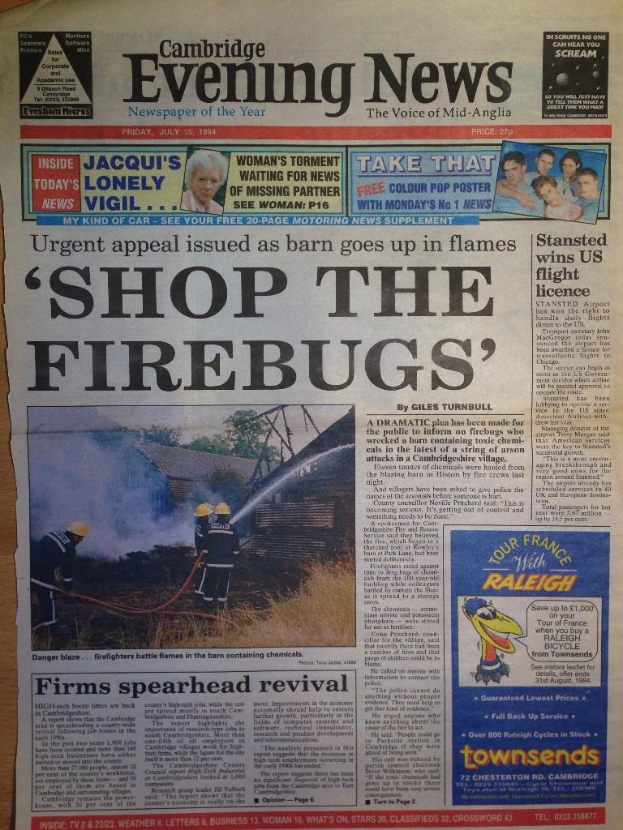 Zeitungsvorderseite mit mehreren Anzeigen und Schlagzeilen.