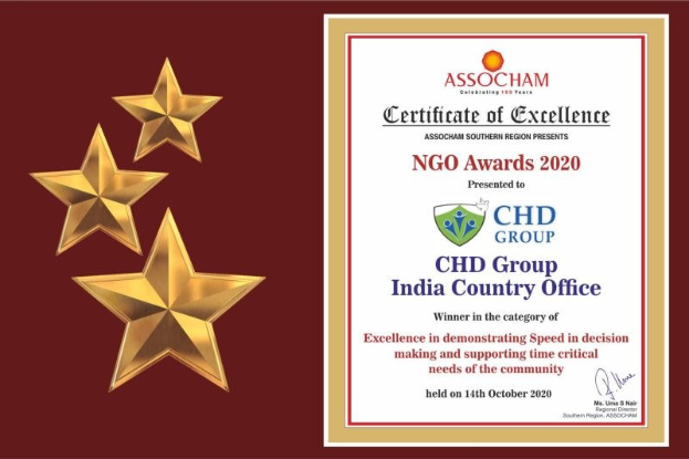 Auszeichnung für die NGO Awards 2020 mit dem Text "Chd Group India Country Office" und einem Schild-Logo mit einem zentralen Stern und einem Lorbeerkranz, hervorgehoben durch drei Sterne auf der linken Seite.