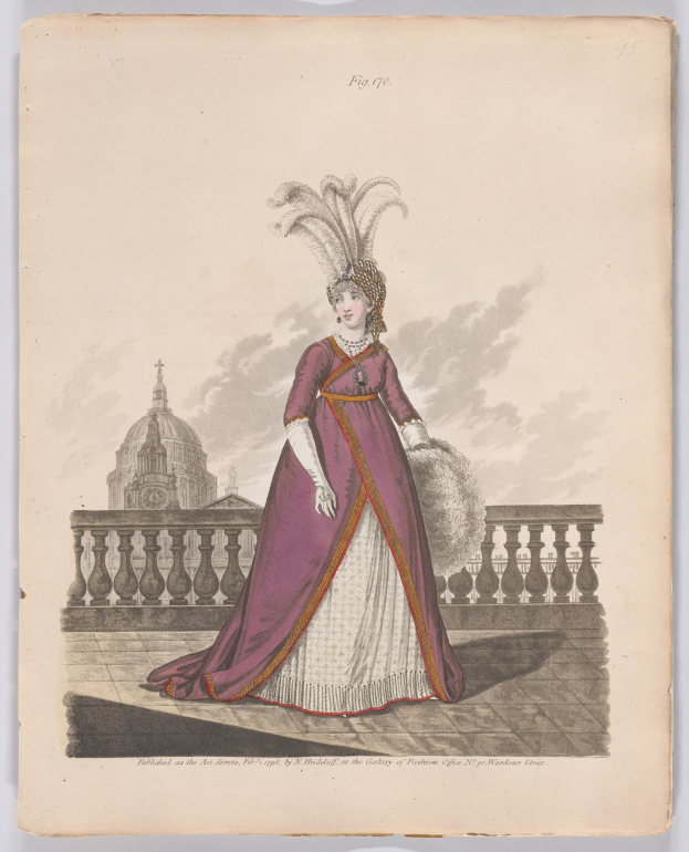 Frau in einem violetten und weißen Kleid mit einer Federhaube, die an einem Geländer steht, mit einem Gebäude und Wolken im Hintergrund, beschriftet mit "Mode von New York, New York Street, 1790."