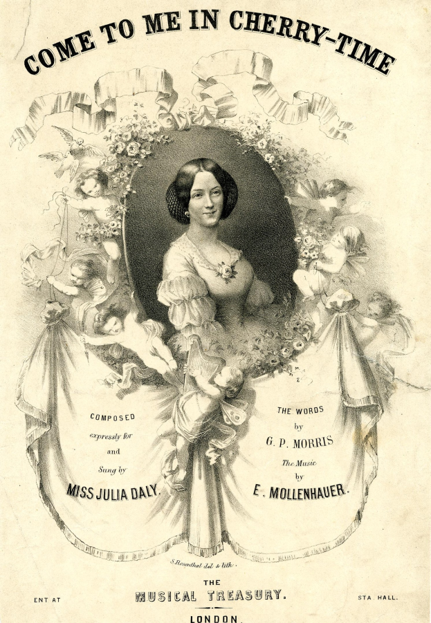 Ein Vintage-Plakat mit einer Frau in einem weißen Kleid mit einer blauen Schärpe, die warm lächelt, mit der Aufschrift 'Komm zu mir in Kirschzeit' in Kursivschrift auf einem hellrosa Hintergrund.