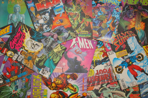 Eine Sammlung von Comic-Heften, die gemeinsam angezeigt werden.