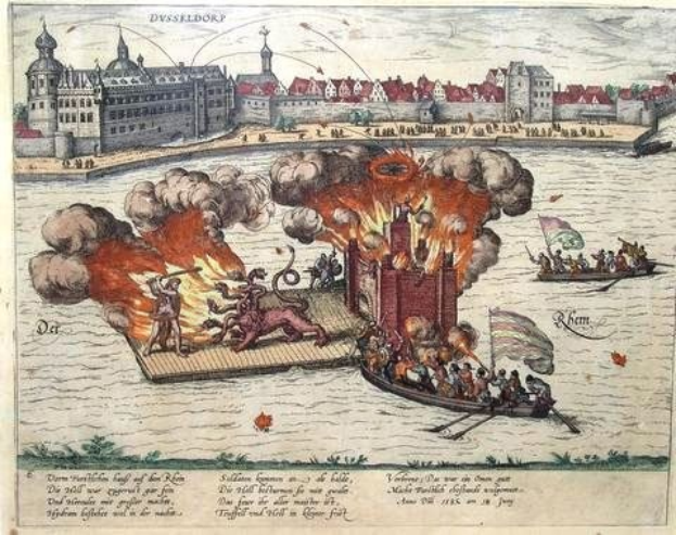 Ein Gemälde, das ein Feuer zeigt, das in einem Gewässer brennt, mit einem Boot voller Menschen, umgeben von Gebäuden, Bäumen und einem Himmel, mit dem Text "Düsseldorf, die Belagerung der Stadt Dresden, 1685" unten.