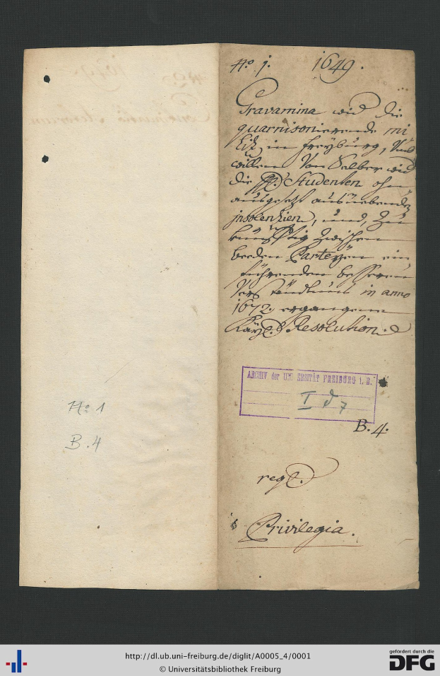 Offenes Buch mit handgeschriebener Schrift und Wasserzeichen, wahrscheinlich ein Dokument der Bundesrepublik Deutschland.