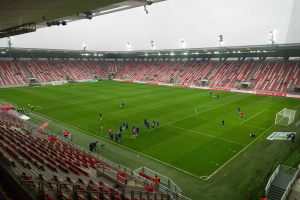 GER-E: Essen: Dritte Liga-Spiel zwischen Rot-Weiss Essen und Hansa Rostock - Mögliche Störenfriede frühzeitig identifiziert